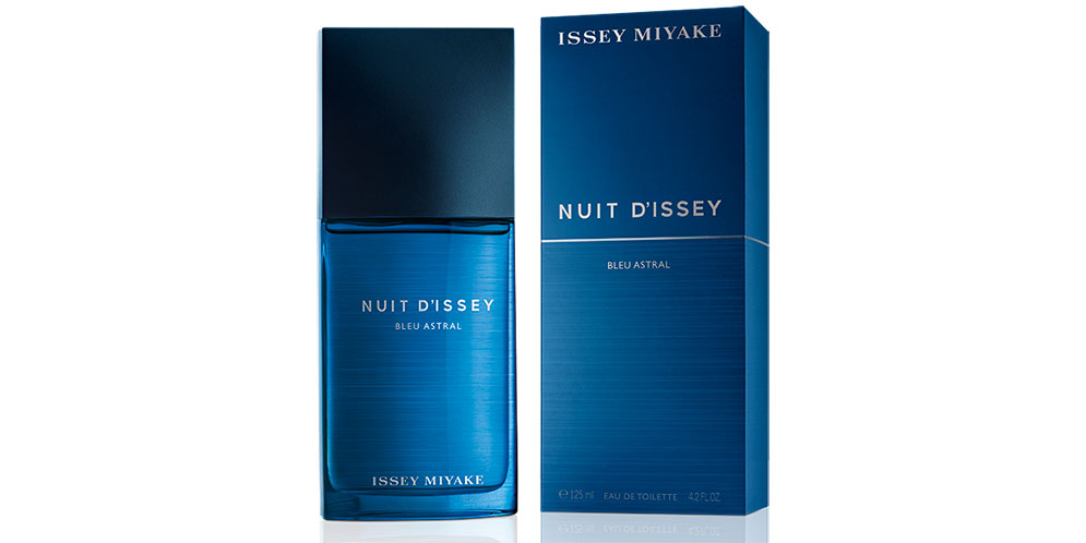 ISSEY MIYAKE. Das energetisierende, spritzige Eau de Toilette NUIT D’ISSEY BLEU ASTRAL verführt die Nase durch spannende Gegensätze. So trifft darin prickelnde Limette auf Leder sowie russischen Koriander und Enzianwurzel, die sich in der Basis gekonnt mit mineralischem Vetiver und amberartigen Hölzern verbinden.